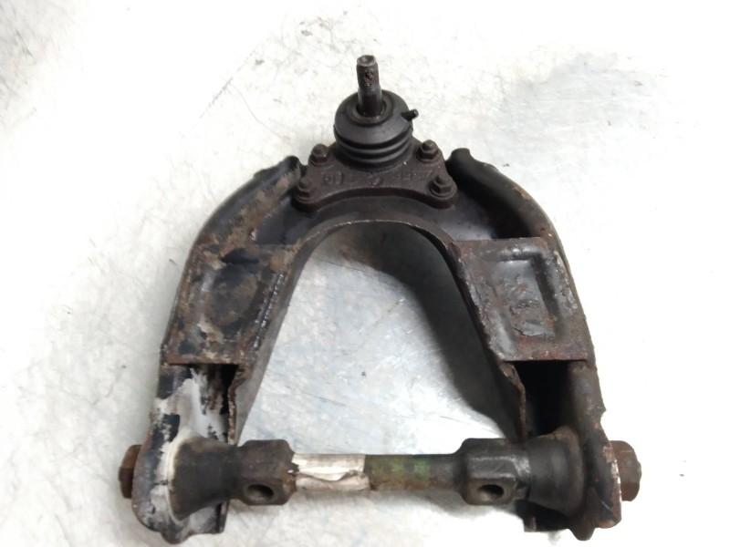 Recambio de brazo suspension superior delantero derecho para toyota hilux 2.4 referencia OEM IAM   