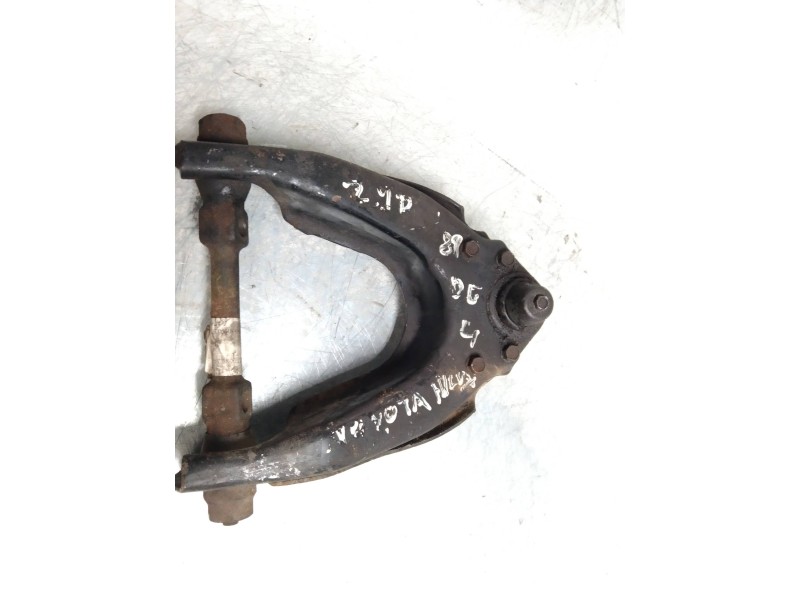 Recambio de brazo suspension superior delantero derecho para toyota hilux 2.4 referencia OEM IAM   