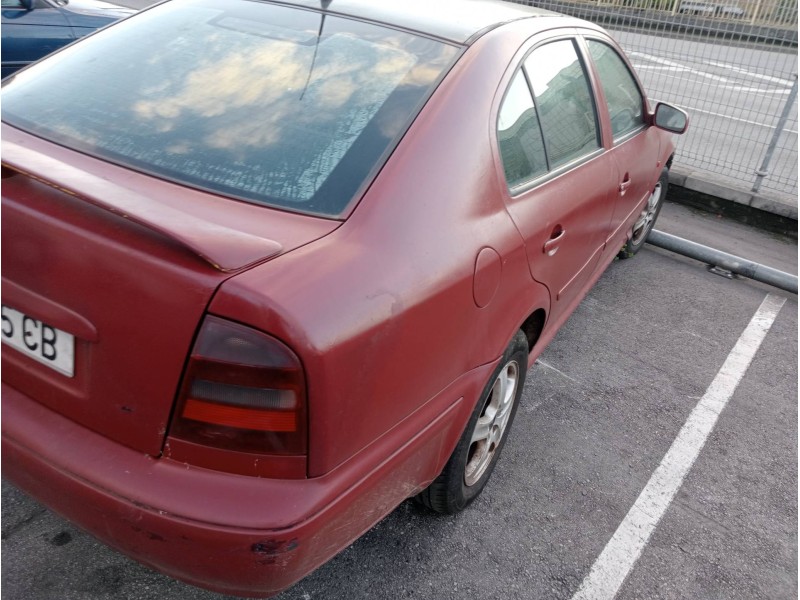 skoda octavia berlina (1u2) del año 1998