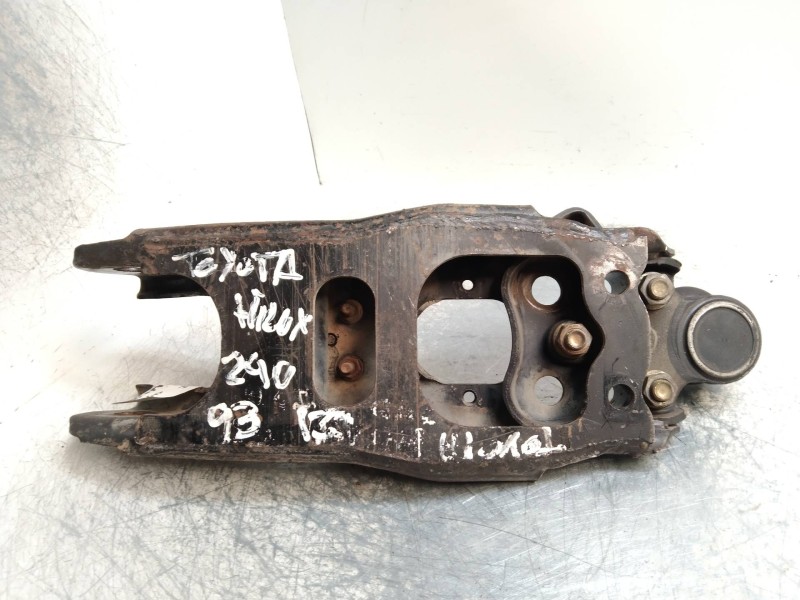 Recambio de brazo suspension superior delantero izquierdo para toyota hilux 2.4 referencia OEM IAM   