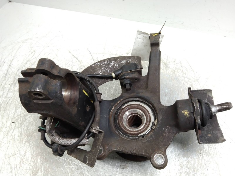 Recambio de mangueta delantera derecha para peugeot 605 3.0 v6 cat referencia OEM IAM   