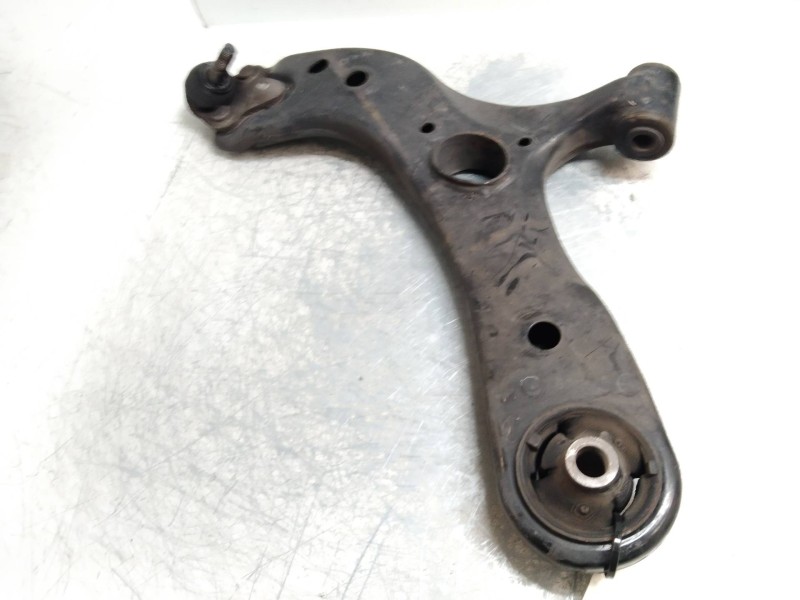 Recambio de brazo suspension inferior delantero izquierdo para toyota prius (nhw30) referencia OEM IAM   