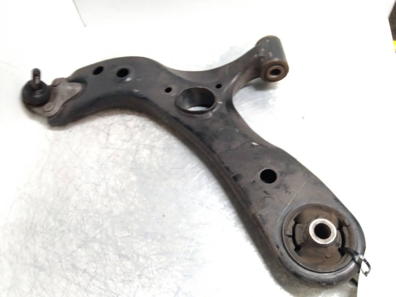 Recambio de brazo suspension inferior delantero izquierdo para toyota prius (nhw30) referencia OEM IAM   