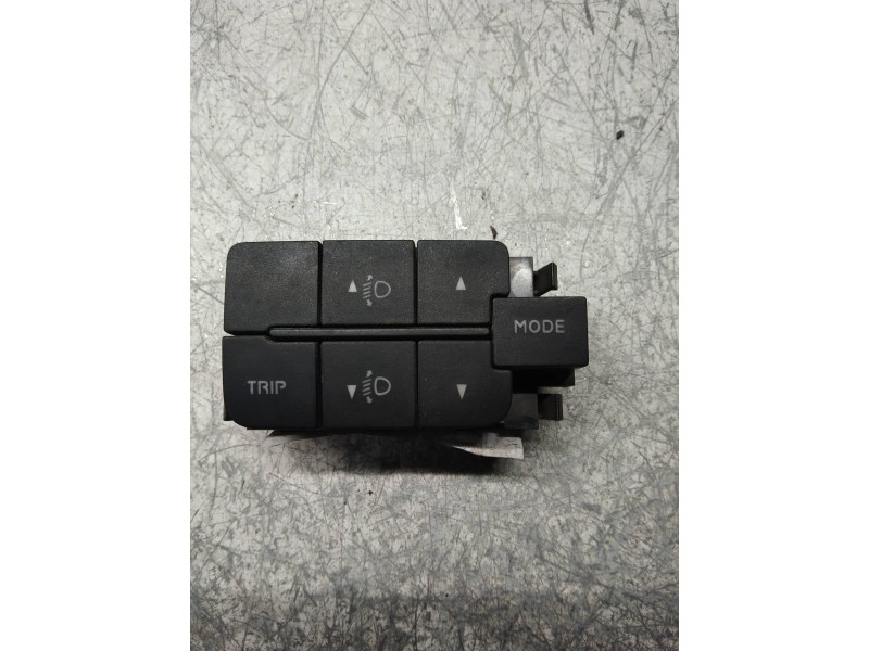 Recambio de mando multifuncion para iveco daily caja cerrada (2006 =>) caja cerrada 50c... batalla 3000 referencia OEM IAM B569 