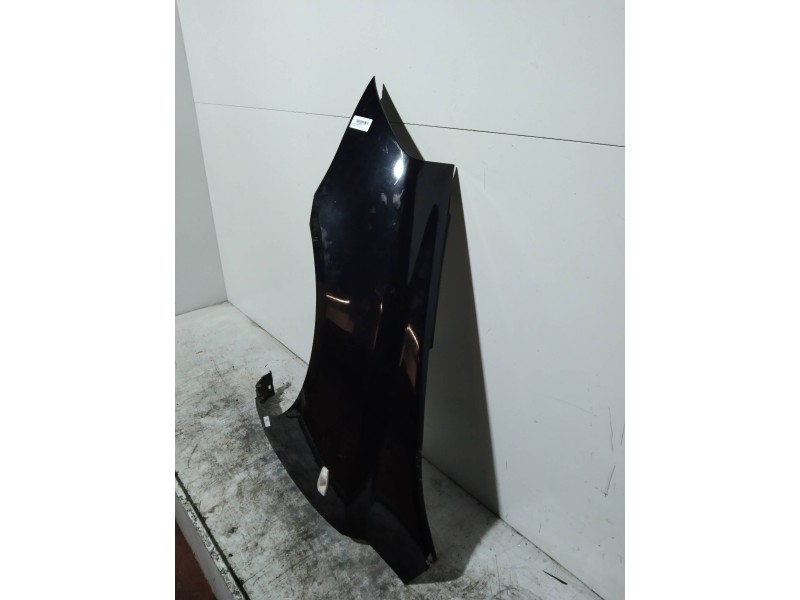 Recambio de aleta delantera izquierda para kia carnival 2.9 crdi cat referencia OEM IAM   