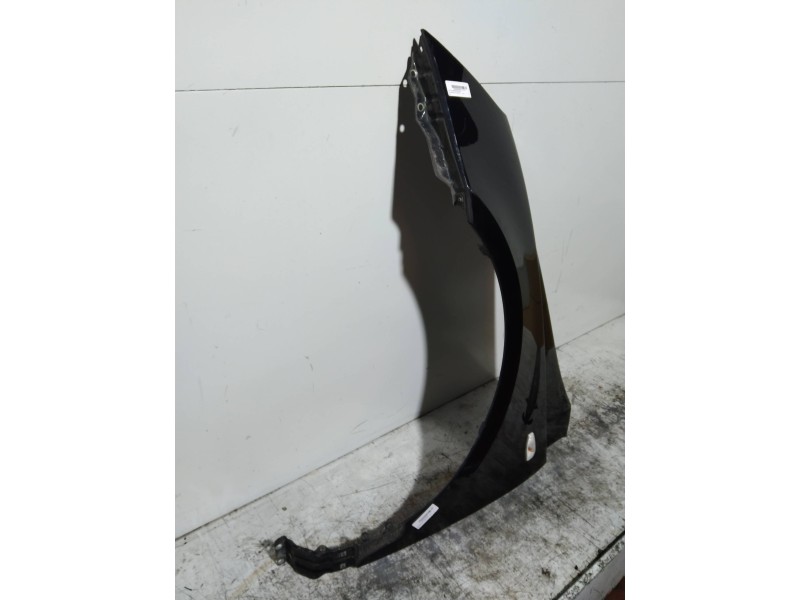 Recambio de aleta delantera izquierda para kia carnival 2.9 crdi cat referencia OEM IAM   