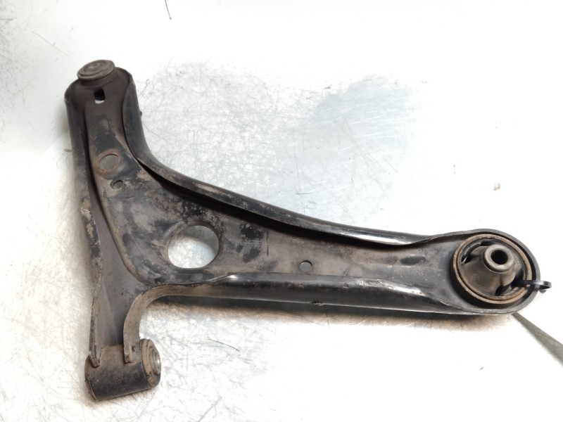 Recambio de brazo suspension inferior delantero izquierdo para toyota yaris (ncp1/nlp1/scp1) 1.3 cat referencia OEM IAM   
