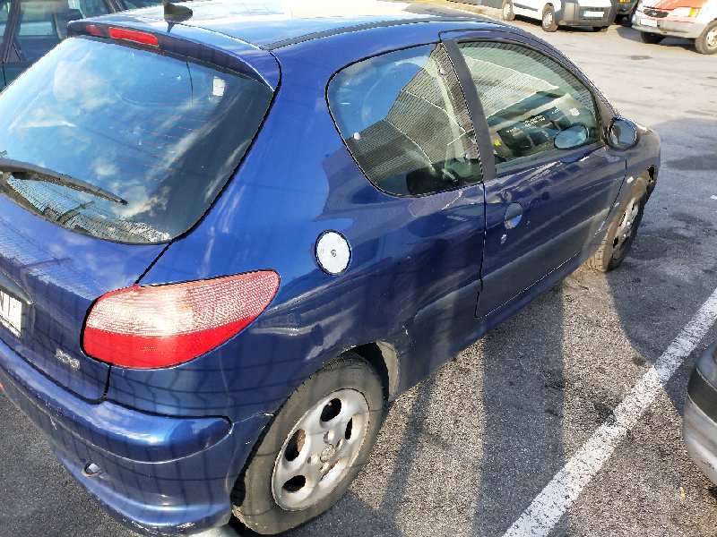peugeot 206 berlina del año 2001