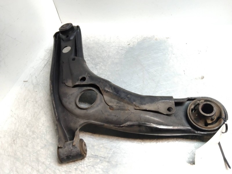 Recambio de brazo suspension inferior delantero izquierdo para toyota yaris 1.4 turbodiesel cat referencia OEM IAM   