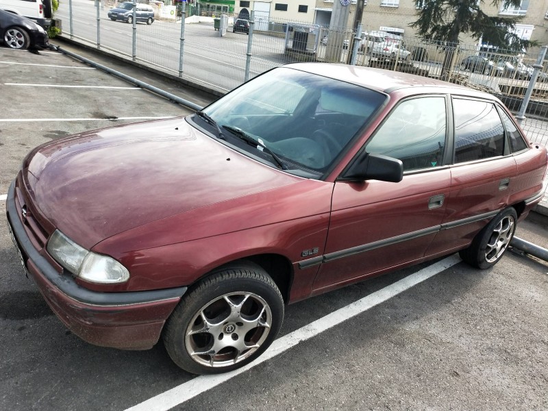 opel astra f berlina del año 1993