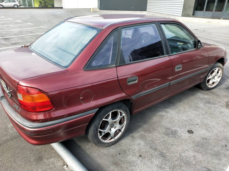 opel astra f berlina del año 1993