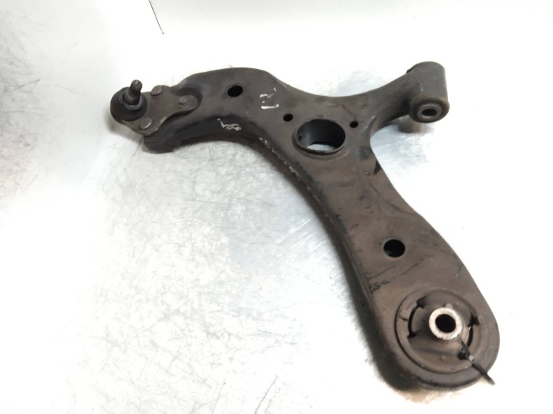 Recambio de brazo suspension inferior delantero izquierdo para toyota verso active referencia OEM IAM   