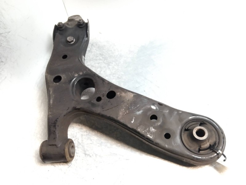 Recambio de brazo suspension inferior delantero izquierdo para toyota verso active referencia OEM IAM   