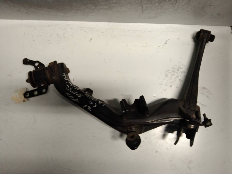 Recambio de brazo suspension inferior trasero izquierdo para toyota avensis berlina (t25) 2.2 d-4d cat referencia OEM IAM   