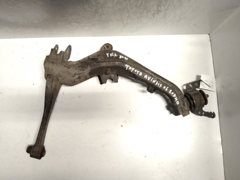 Recambio de brazo suspension inferior trasero derecho para toyota avensis berlina (t25) referencia OEM IAM   