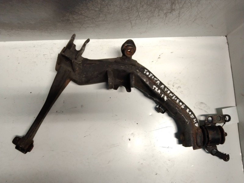Recambio de brazo suspension inferior trasero izquierdo para toyota avensis berlina (t25) referencia OEM IAM   