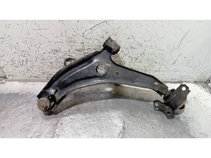 Recambio de brazo suspension inferior delantero derecho para hyundai coupe (j2) referencia OEM IAM   