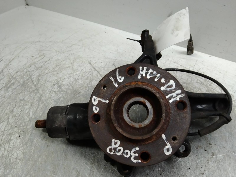 Recambio de mangueta delantera derecha para peugeot 3008 premium referencia OEM IAM   