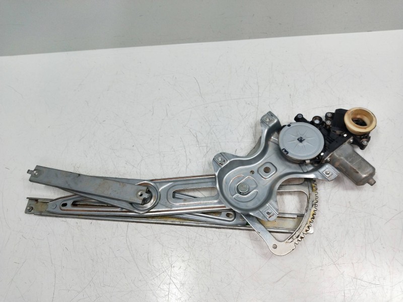 Recambio de elevalunas delantero derecho para toyota avensis (t27) premium referencia OEM IAM 8570102010 961920101 6981005071 4P