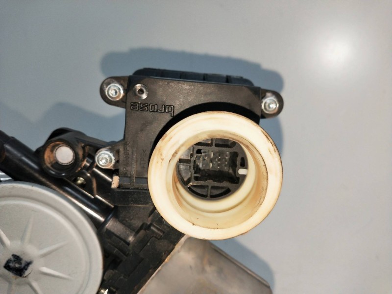 Recambio de elevalunas delantero derecho para toyota avensis (t27) premium referencia OEM IAM 8570102010 961920101 6981005071 4P