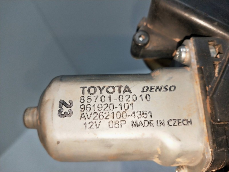 Recambio de elevalunas delantero derecho para toyota avensis (t27) premium referencia OEM IAM 8570102010 961920101 6981005071 4P