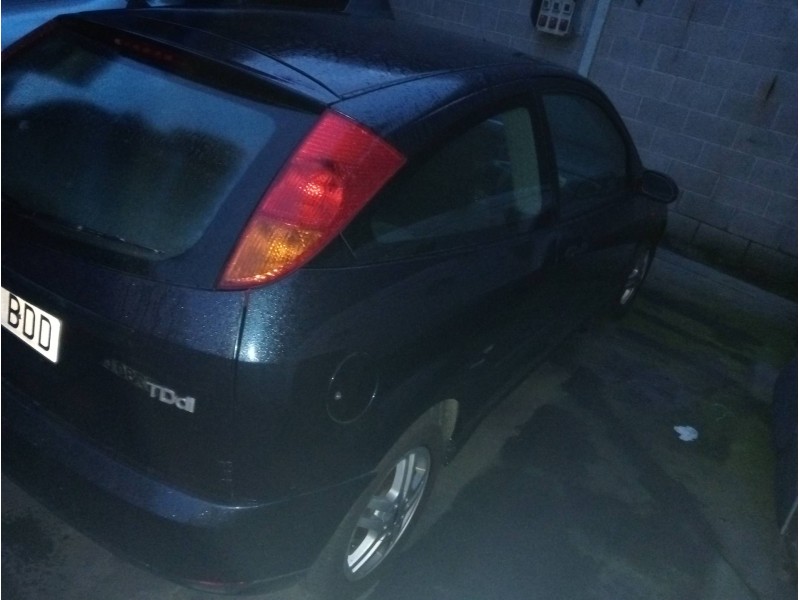 ford focus berlina (cak) del año 2000