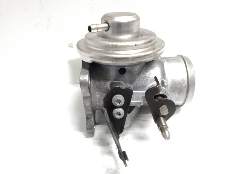 Recambio de valvula egr para volkswagen polo (9n1) highline referencia OEM IAM 038129637B  