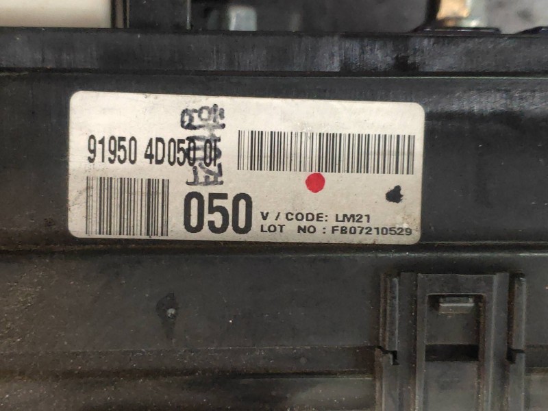 Recambio de caja reles / fusibles para kia carnival 2.9 crdi cat referencia OEM IAM 919504D050  