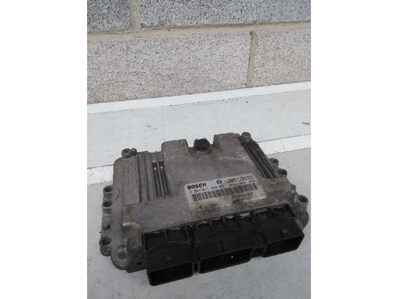 Recambio de centralita motor uce para renault master ii phase 2 caja cerrada 2.5 diesel referencia OEM IAM 0281011940 8200311550