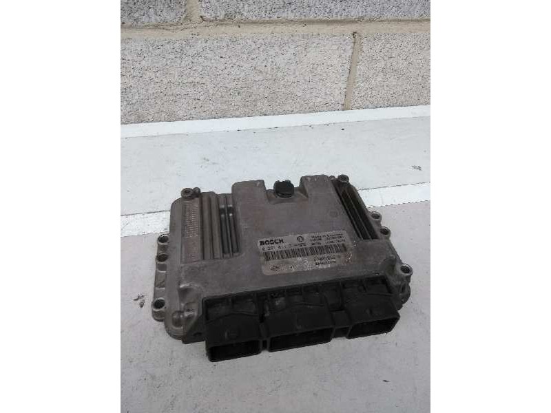 Recambio de centralita motor uce para renault megane ii classic berlina 1.9 dci diesel referencia OEM IAM 0281011275 8200305678 