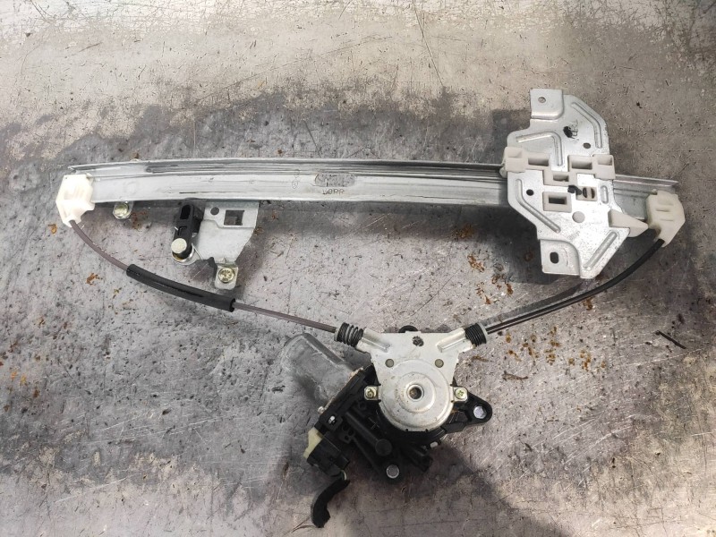 Recambio de elevalunas trasero izquierdo para kia carnival 2.9 crdi cat referencia OEM IAM 824504D020 2621003600 