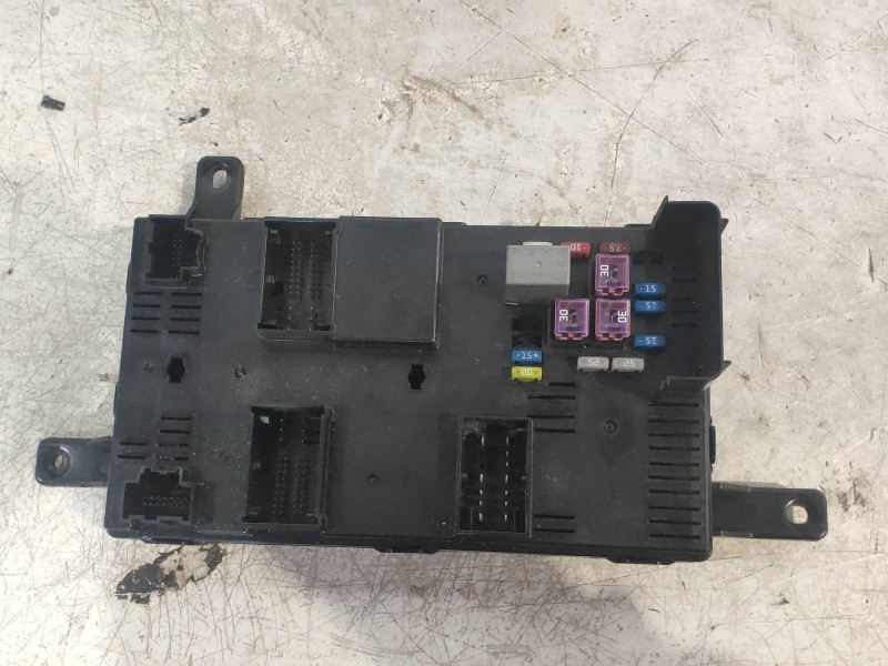 Recambio de caja reles / fusibles para kia carnival 2.9 crdi cat referencia OEM IAM 919584D080  