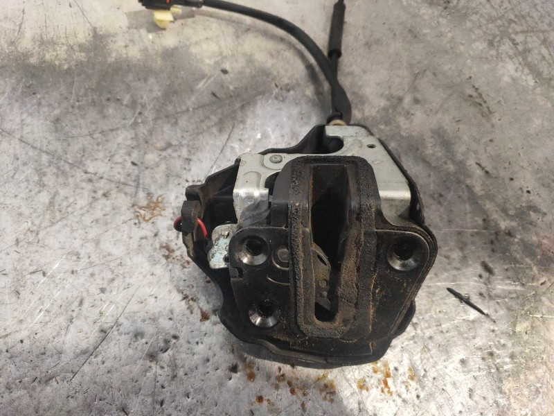 Recambio de motor cierre centralizado trasero derecho para kia carnival 2.9 crdi cat referencia OEM IAM   