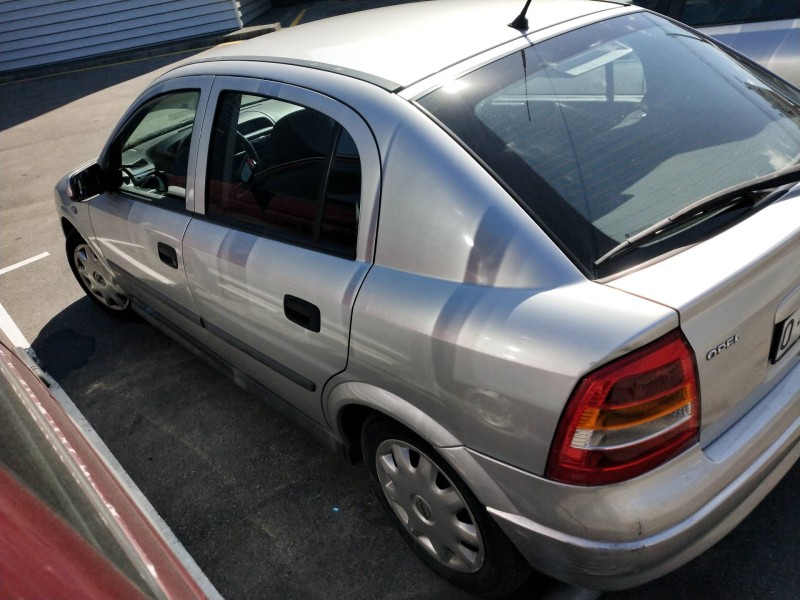 opel astra g berlina del año 2000