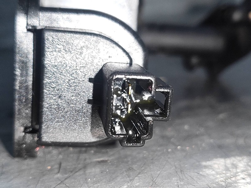 Recambio de motor elevalunas trasero derecho para kia carnival 2.9 crdi cat referencia OEM IAM   