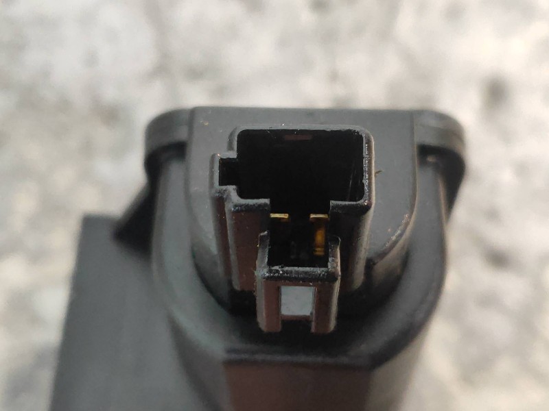 Recambio de motor elevalunas trasero izquierdo para kia carnival 2.9 crdi cat referencia OEM IAM   