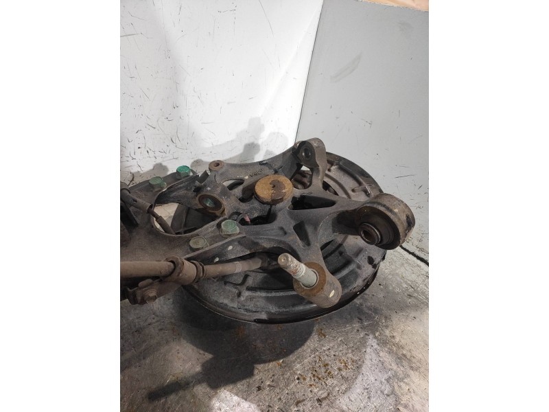 Recambio de mangueta trasera derecha para kia carnival 2.9 crdi cat referencia OEM IAM   