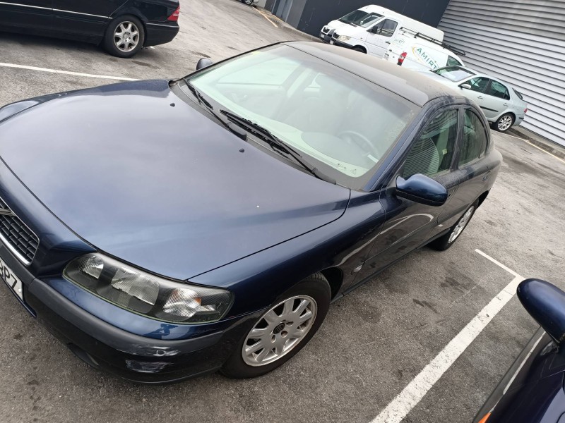 volvo s60 berlina del año 2001