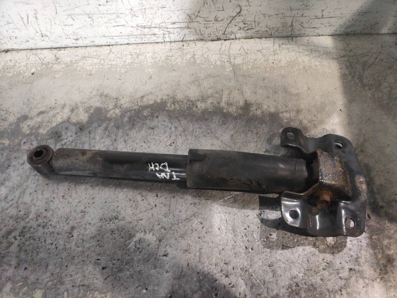 Recambio de amortiguador trasero derecho para kia carnival 2.9 crdi cat referencia OEM IAM 553104D400  