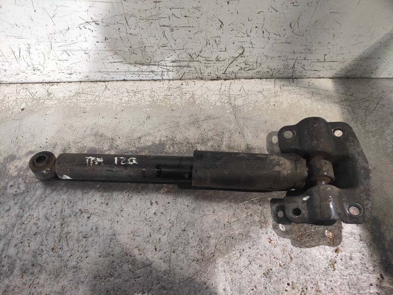 Recambio de amortiguador trasero izquierdo para kia carnival 2.9 crdi cat referencia OEM IAM 553104D400  