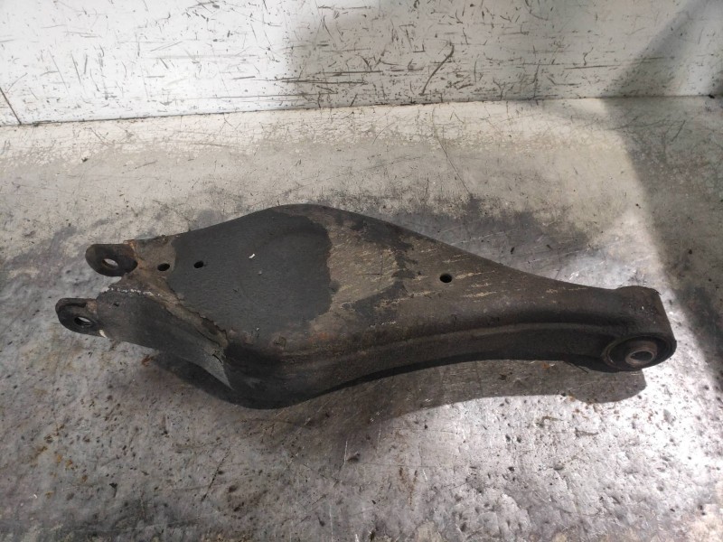 Recambio de brazo suspension inferior trasero izquierdo para kia carnival 2.9 crdi cat referencia OEM IAM   