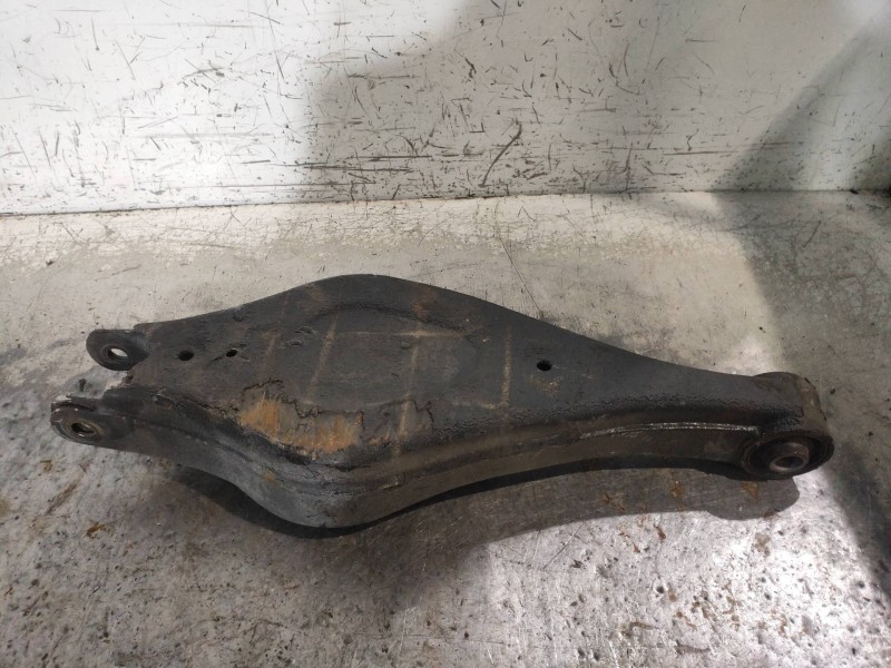 Recambio de brazo suspension inferior trasero derecho para kia carnival 2.9 crdi cat referencia OEM IAM   