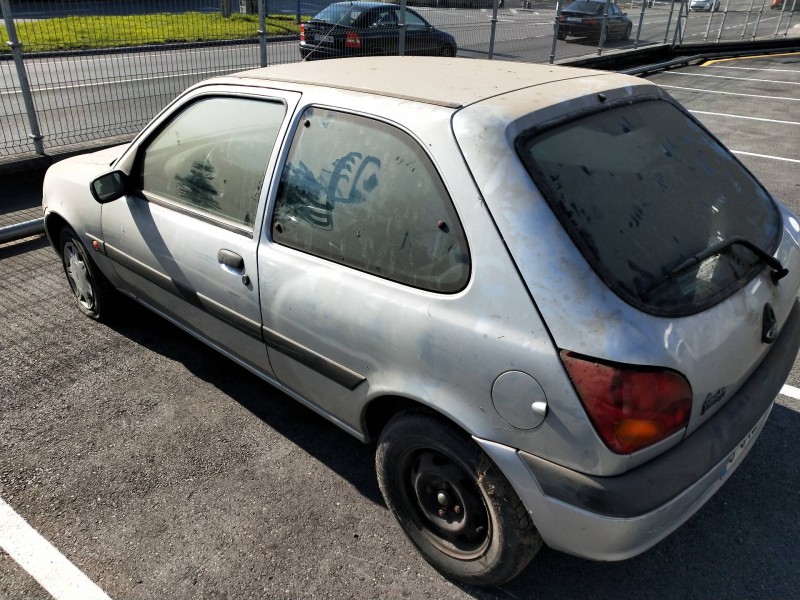 ford fiesta berlina (dx) del año 2000 ford fiesta berlina (dx) del año 2000
