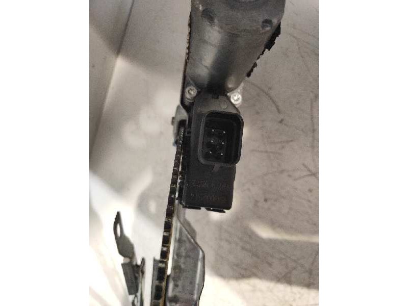 Recambio de elevalunas delantero derecho para opel zafira b cosmo referencia OEM IAM 13132221 13132435 A3370