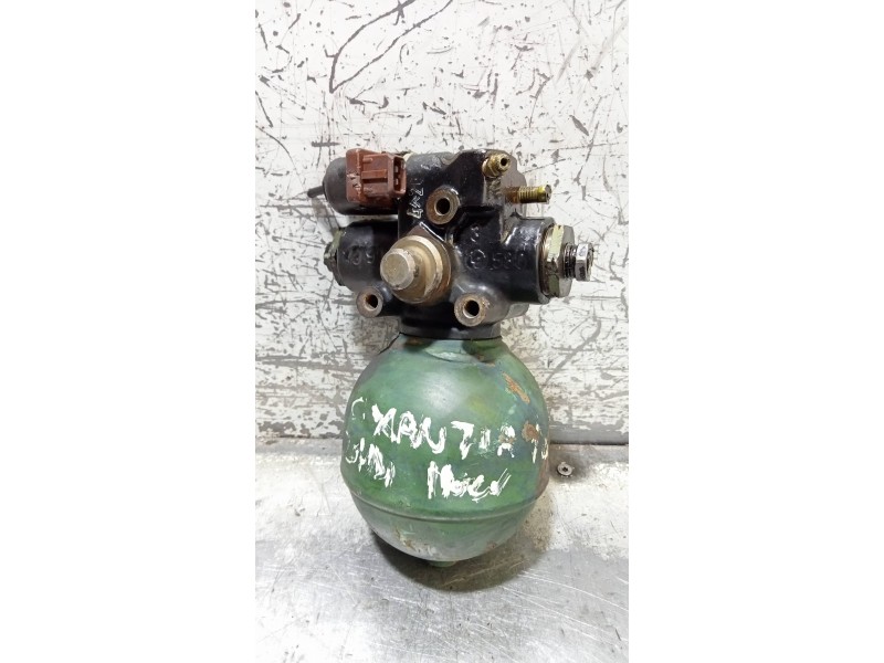 Recambio de acumulador central amortiguacion para citroen xantia berlina 2.0 hdi exclusive referencia OEM IAM   