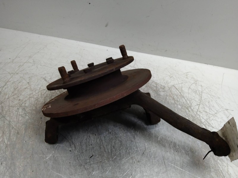 Recambio de mangueta delantera izquierda para renault 18 1.7 referencia OEM IAM    Recambio de mangueta delantera izquierda para renault 18 1.7 referencia OEM IAM