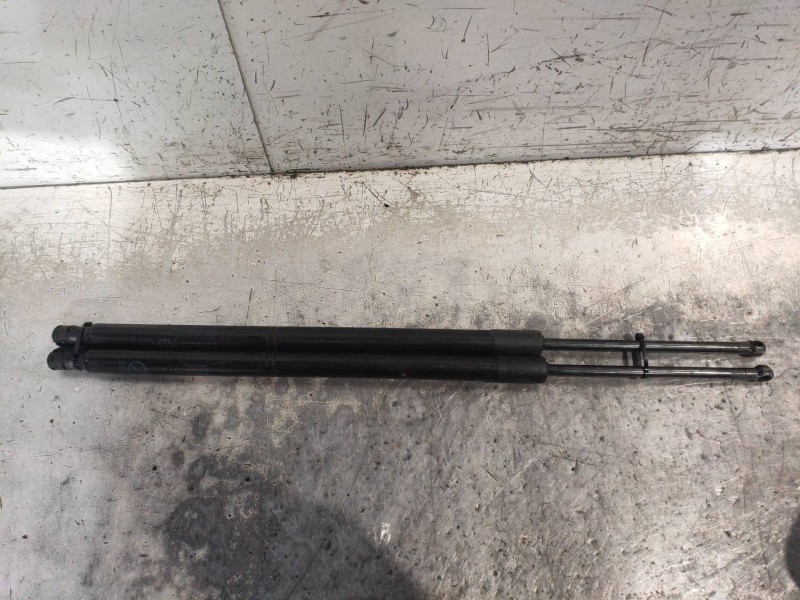 Recambio de amortiguadores maletero / porton para lexus nx 300h 2wd referencia OEM IAM 689500W750A 689600W750A 