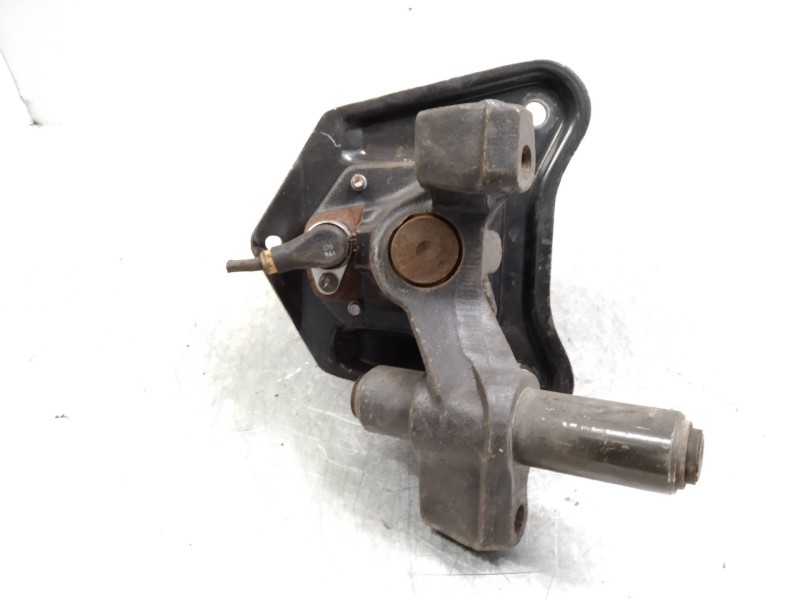 Recambio de mangueta trasera derecha para renault 25 (b29) v6 turbo cat (b29g) referencia OEM IAM   