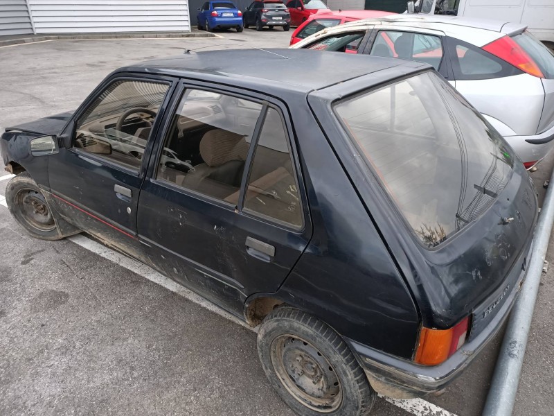 peugeot 205 berlina del año 1989