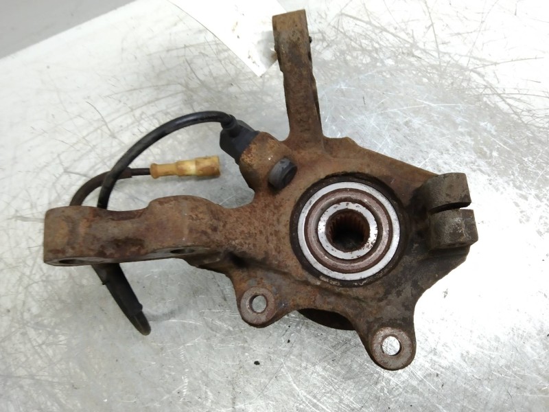 Recambio de mangueta delantera derecha para renault clio ii fase i (b/cbo) 1.6 referencia OEM IAM   